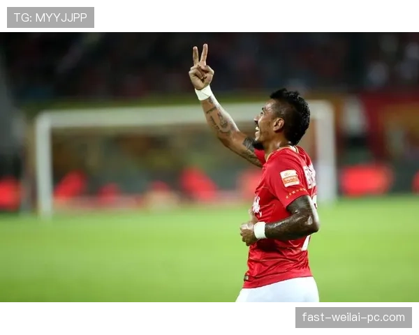 保利尼奥前插撕裂防线，关键战高光频现印证角色蜕变